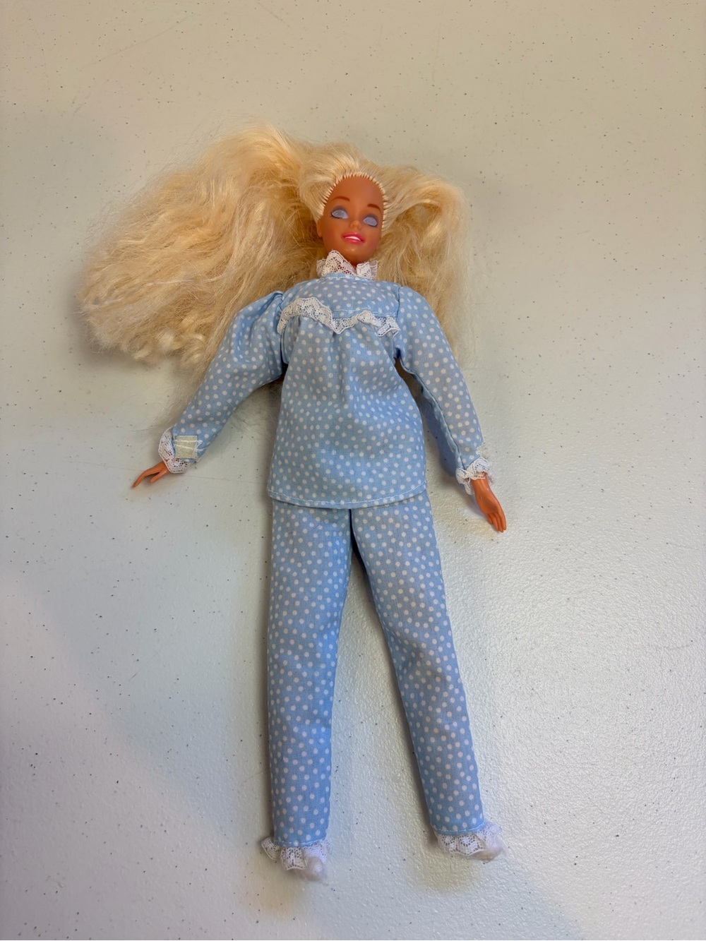Vintage 1994 Slumber Party Barbie Soft Body Eyes Close Toy Doll